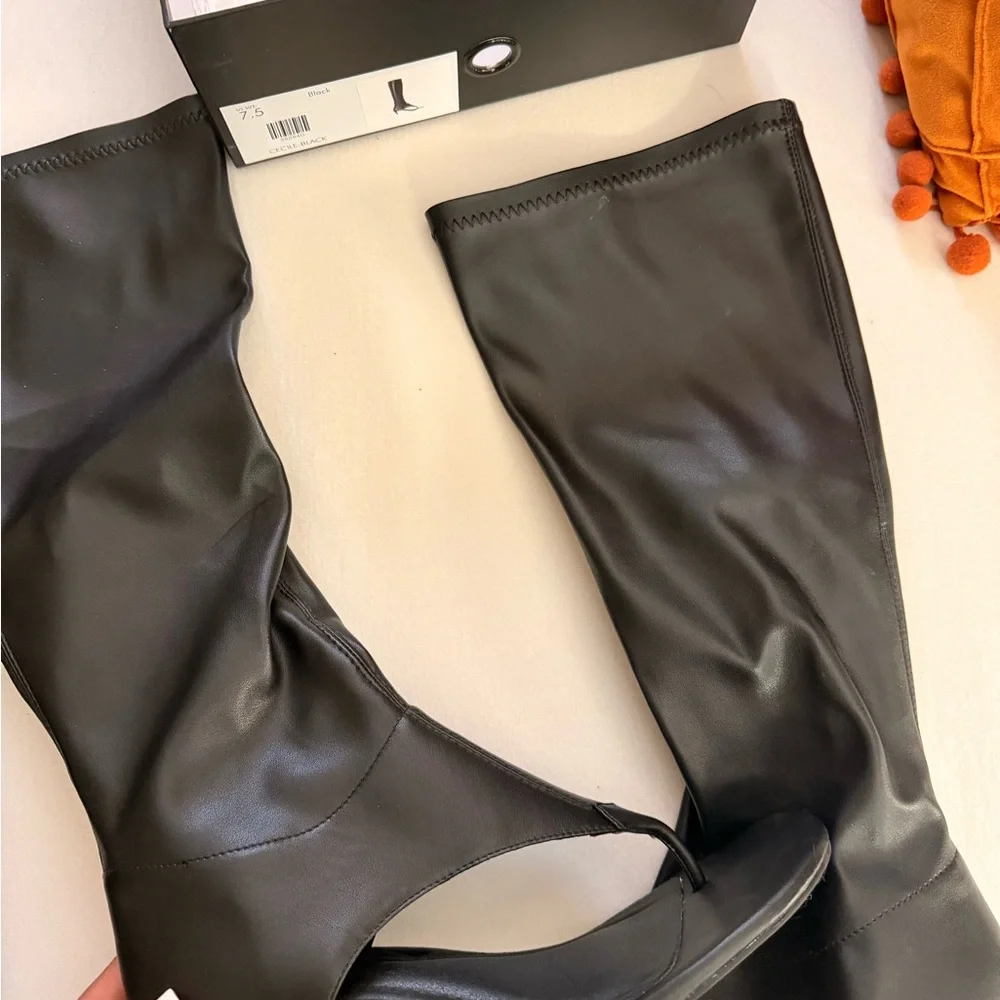 AKIRA Black Knee-High Heeled Boots - Picture 4 of 4